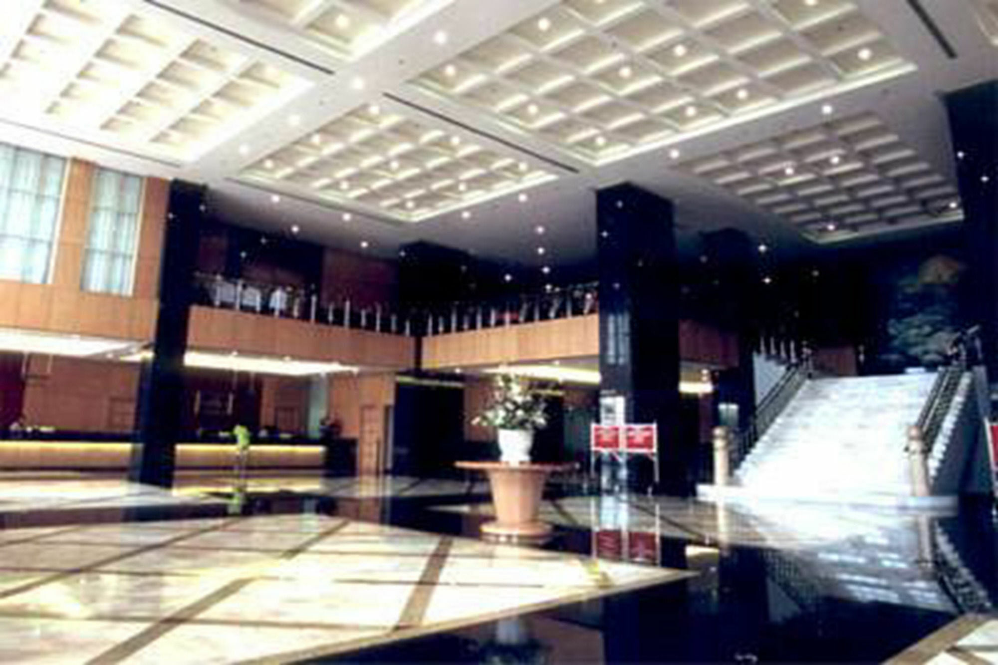 Diamond Plaza Hotel Сураттхани Экстерьер фото